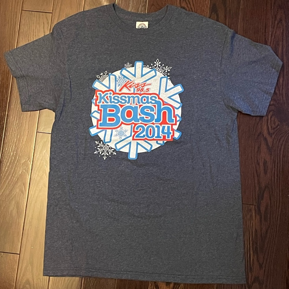 Kissmas Bash Buffalo Kiss 98.5 - 2014 Concert official T-Shirt